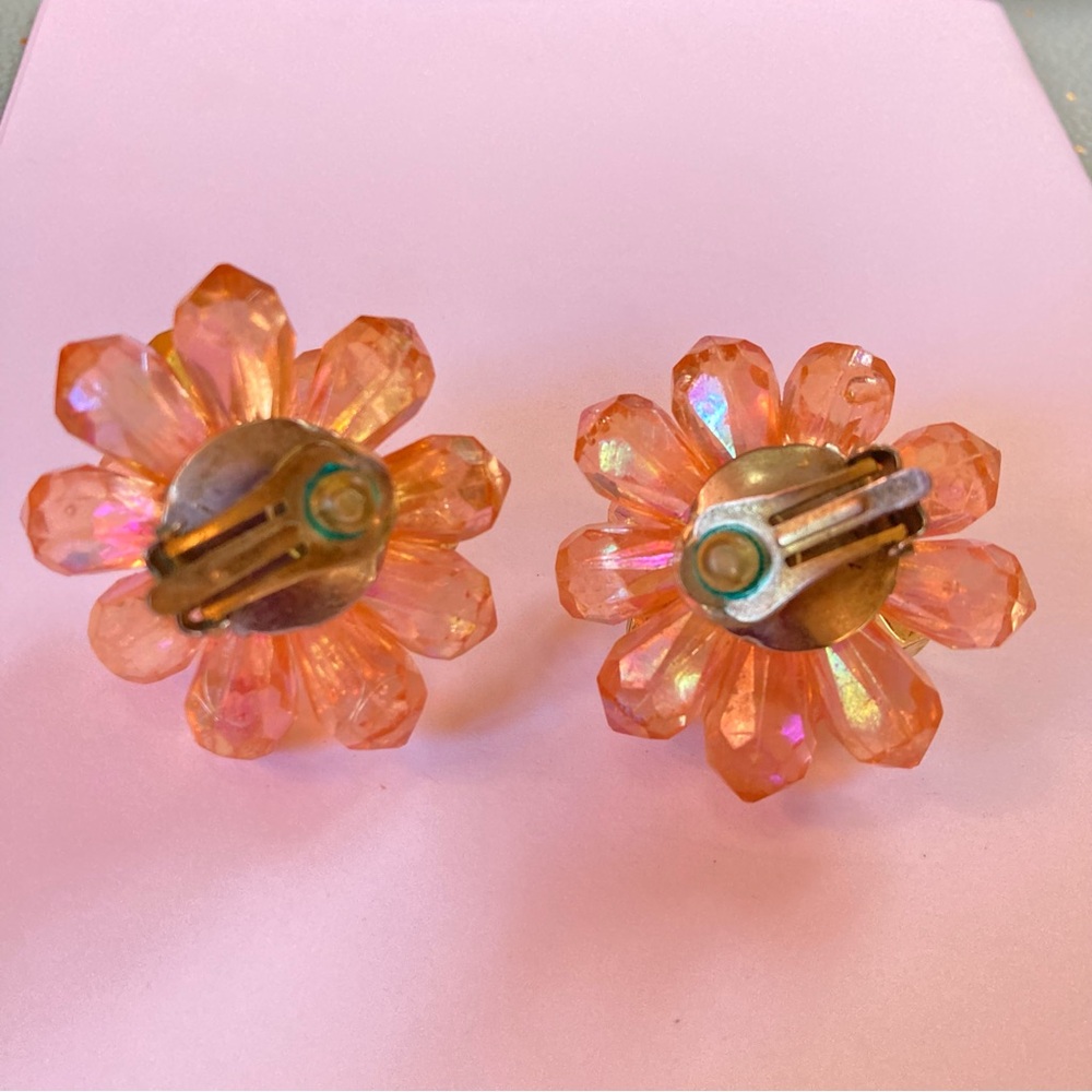 Vintage cluster clip earrings 50s 60s peach gold flowers mid century - Picture 4 of 10